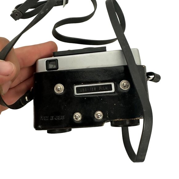 Vintage Sears 126 Film Camera Easy Load Auto 600 Rikenon Lens 1:28 f=43mm - Picture 7 of 9